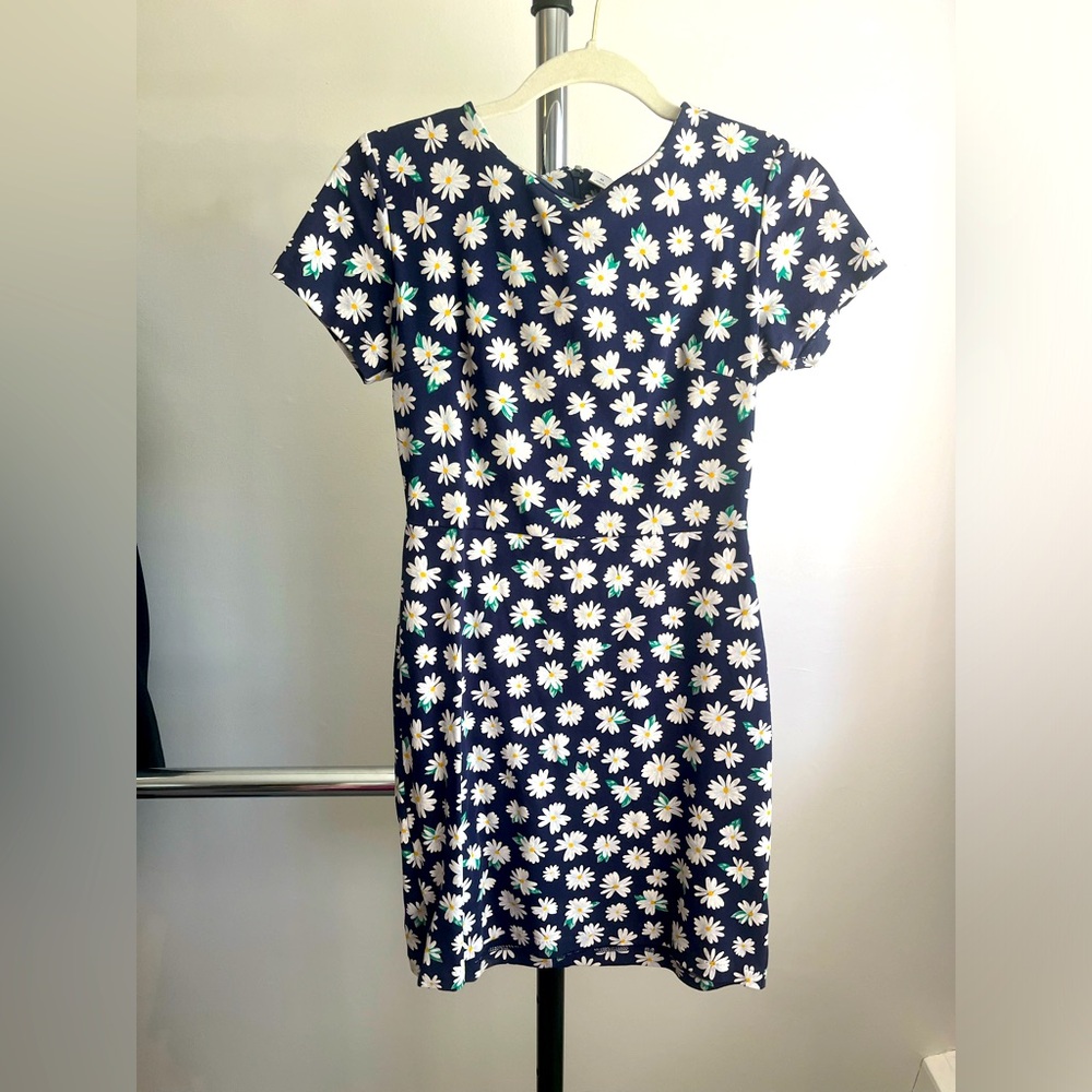 Old navy dress with daisy flowers